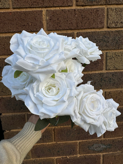 9 Head Stella Bouquet Roses Winter White