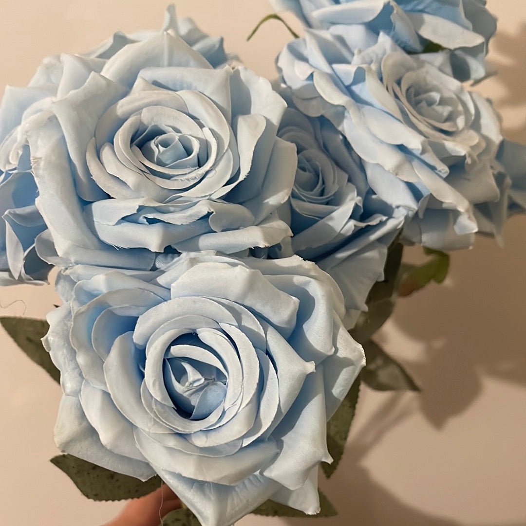 9 Head Stella Bouquet Roses Light Blue