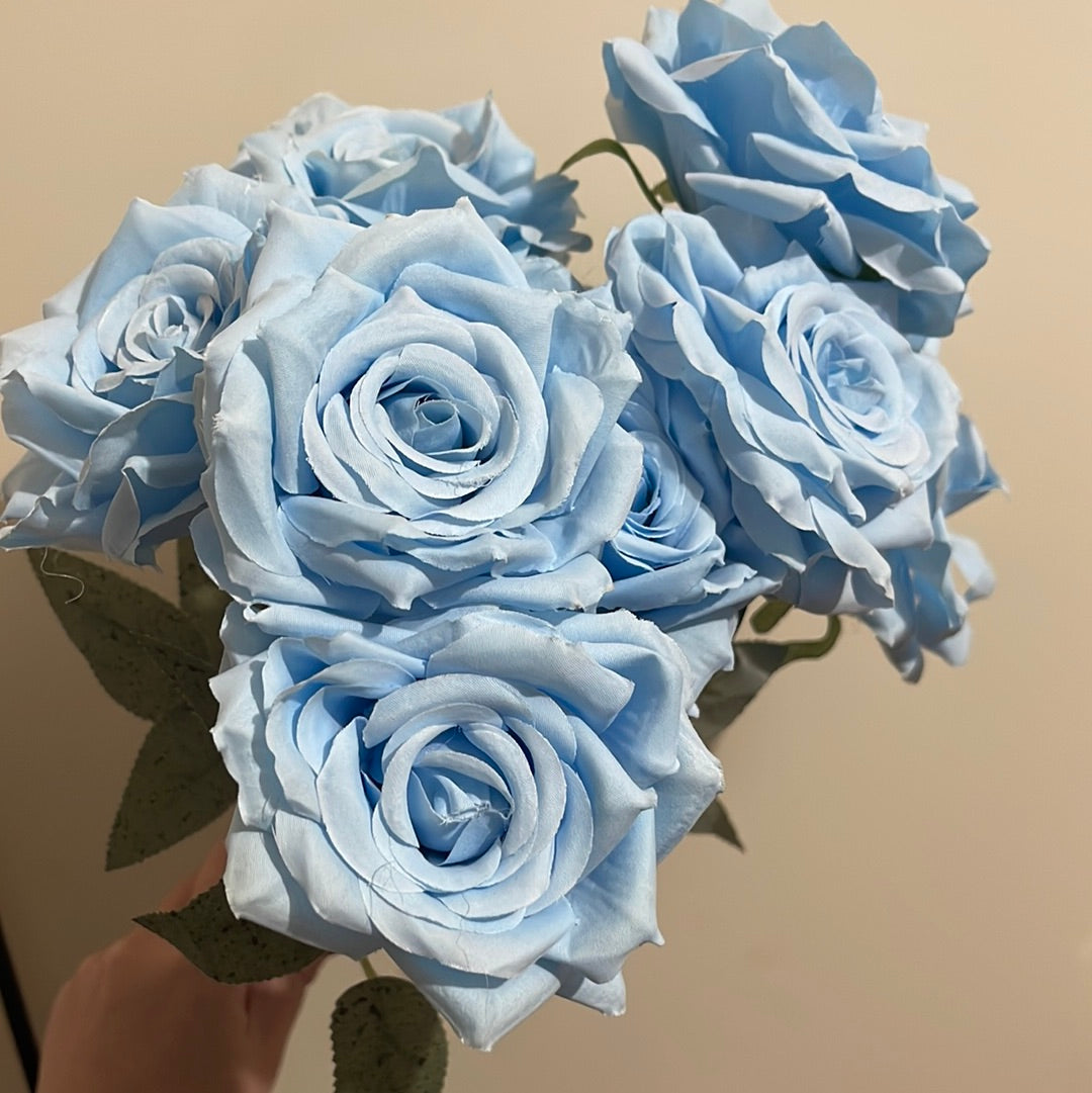 9 Head Stella Bouquet Roses Light Blue