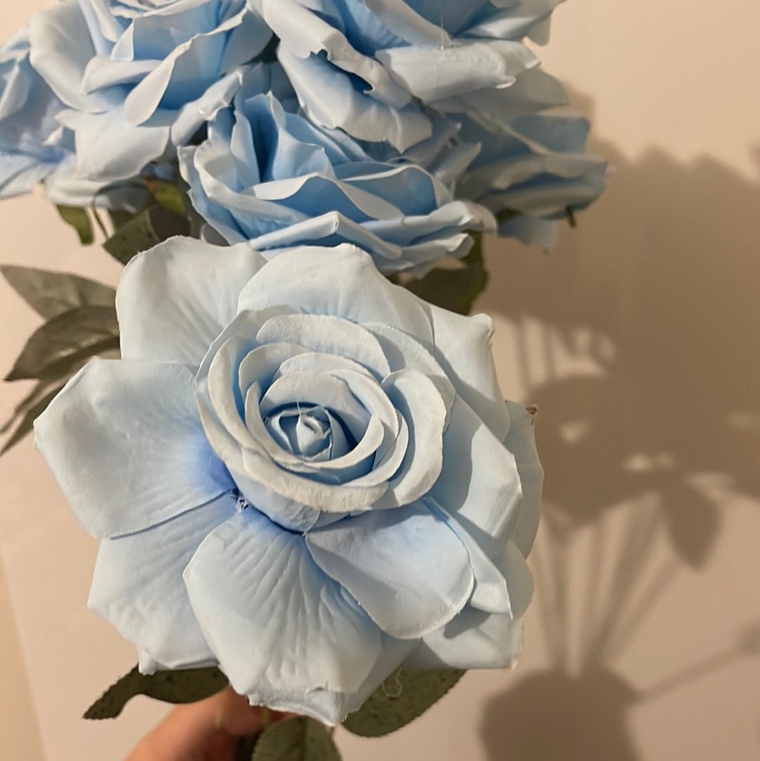 9 Head Stella Bouquet Roses Light Blue