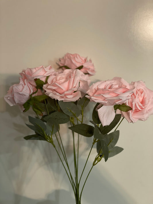 9 Head Stella Bouquet Roses Light Pink