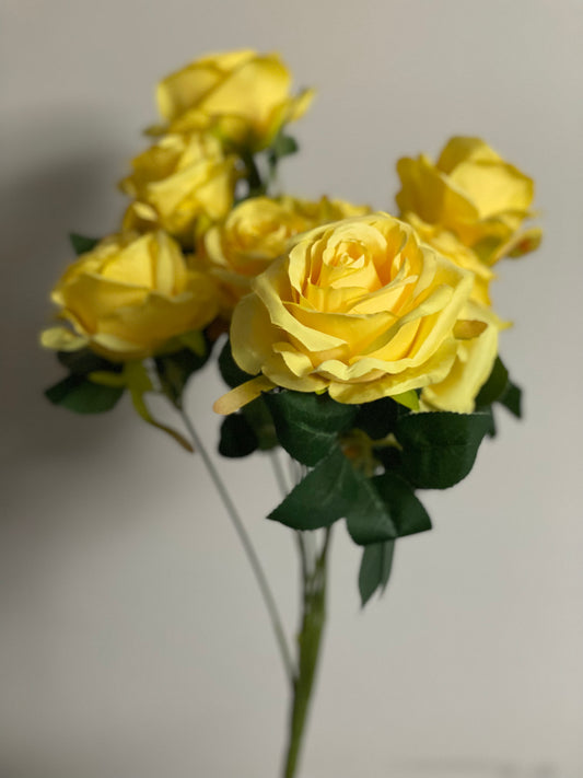 9 Head Emma Bouquet Roses Yellow