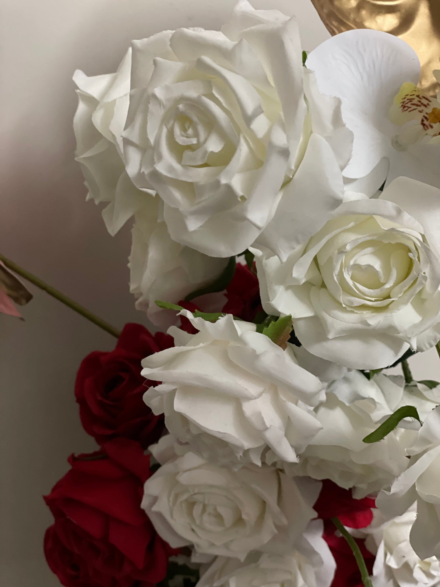 10 Head Lauren Bouquet Roses Winter White