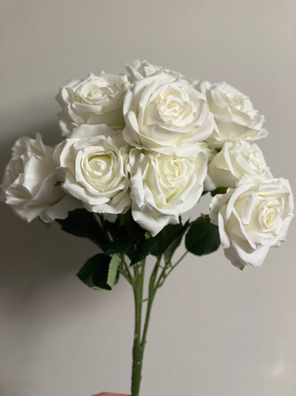 10 Head Lauren Bouquet Roses Winter White