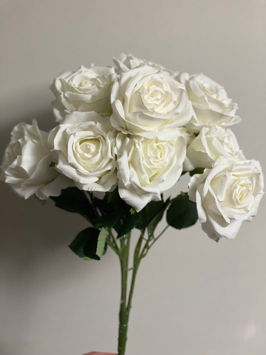 10 Head Lauren Bouquet Roses Winter White